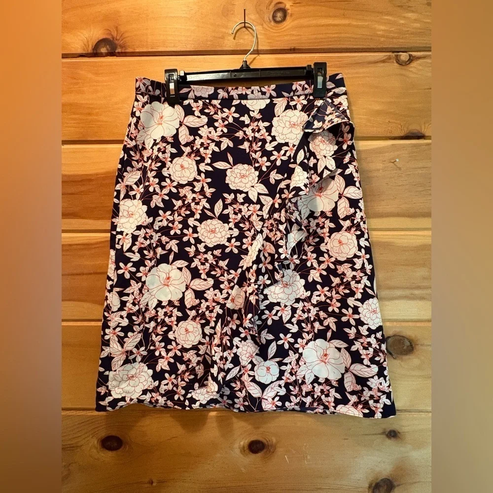 Banana Republic Skirt with Ruffle Accent size 8